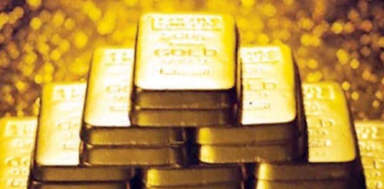 Gold prices in Pakistan fall by Rs4,300 per tola