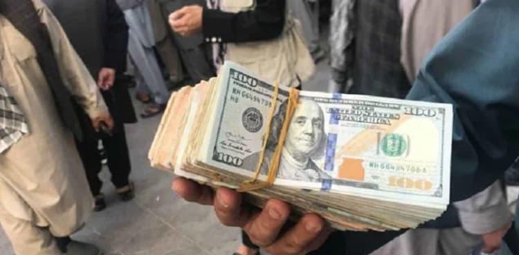 Dollar pushes higher ahead of pivotal Fed meeting