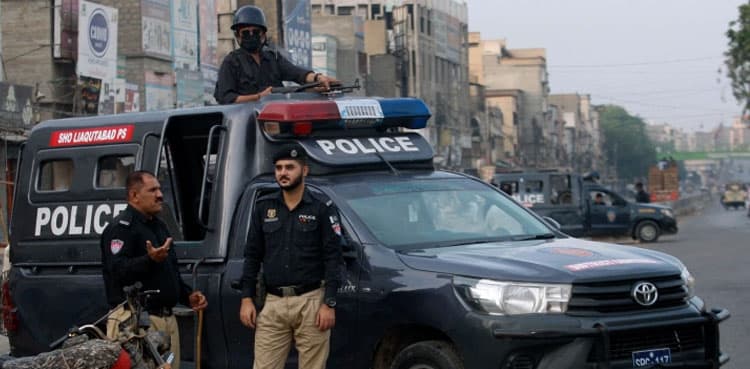 Karachi police arrests two 'street criminals' after encounter