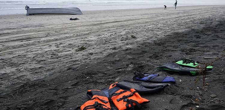 8 dead after 2 boats capsize off California shore: rescuers