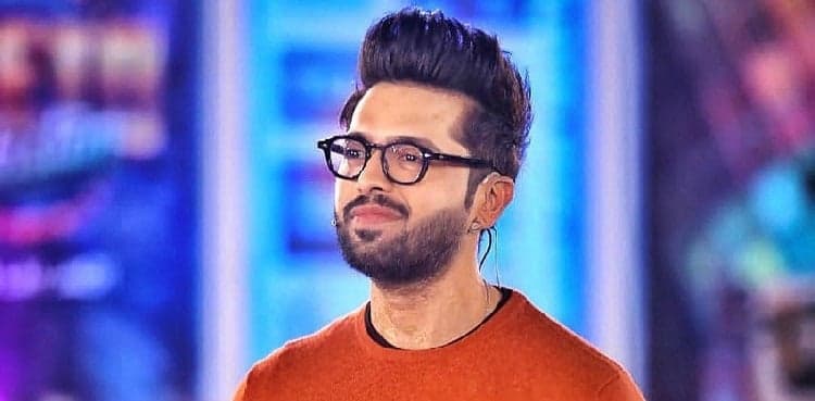 Watch: Fahad Mustafa serenades crowd with Kaifi Khalil's 'Kahani Suno'