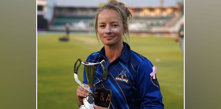 Bismah, Wyatt star as Amazons beat Super Women in Women's League