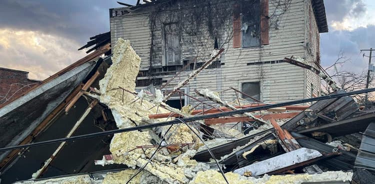 Deadly storms and tornadoes sweep through US