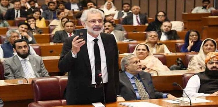 Justice Qazi Faez Isa issues clarification on attending NA convention