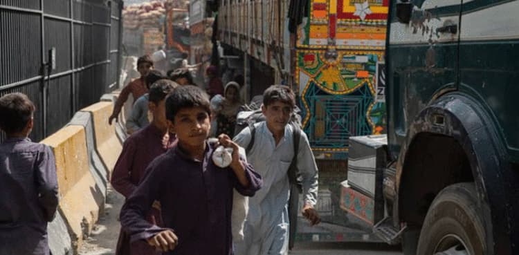 Afghan children being used for smuggling in Pakistan