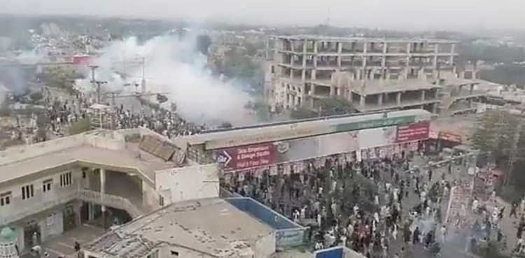 Cleaning operation underway at Karachi's Shahrah-e-Faisal