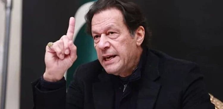 Imran Khan asks PTI leaders to adopt aggressive strategy