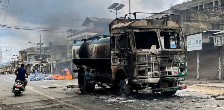 Manipur: Indian minister's home set ablaze in violence-hit state