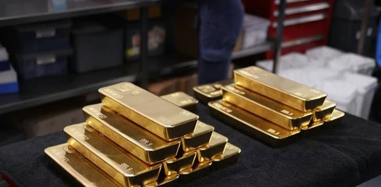 Gold extends its retreat on Tuesday
