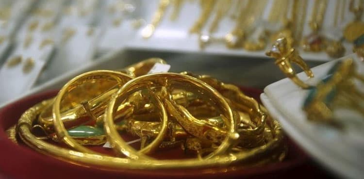 Gold prices jump to new record high in Pakistan