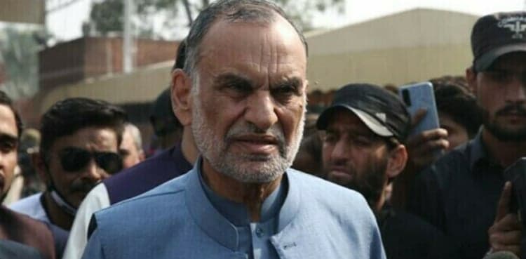 Azam Swati's arrest warrant issued in controversial tweets case