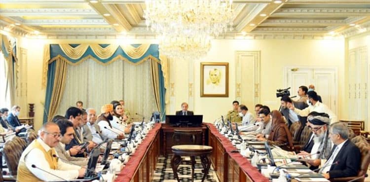 Federal cabinet mulls over imposing emergency in country: sources