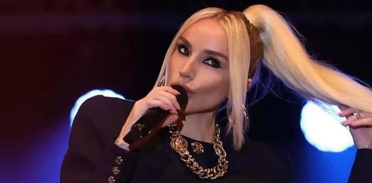 Turkish popstar sentenced for religious joke during concert