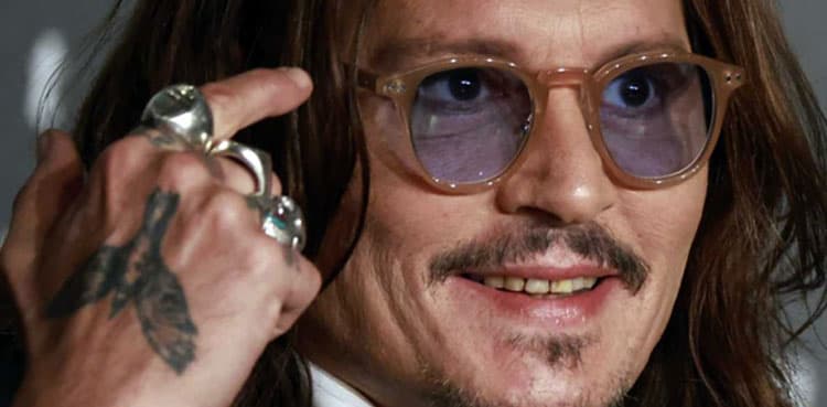 Pictures of Johnny Depp's rotten teeth go viral