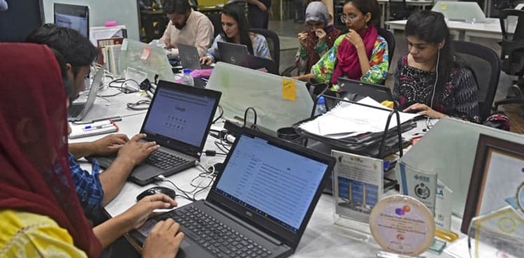 Pakistan to set up 5,000 joint E-working centers for freelancers