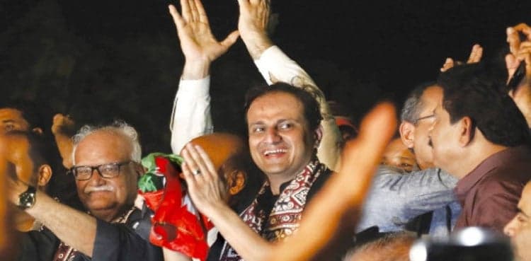 Murtaza Wahab files nomination papers for Karachi by-poll