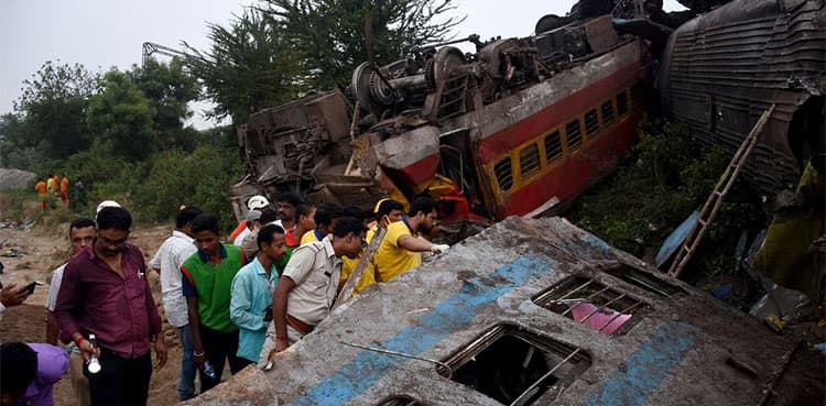 Odisha: At least 261 dead in India's 'worst' train accident