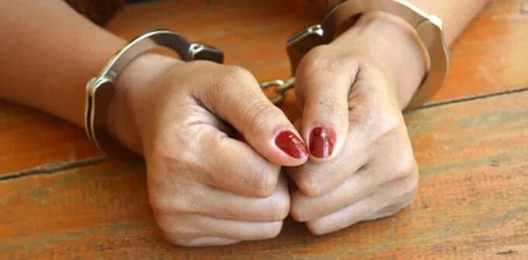 Karachi police arrest another female drug trafficker Nargis alias Malka