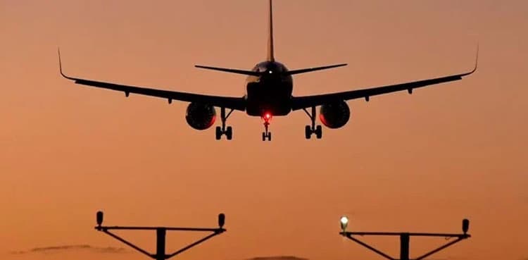 Airline to use smartwatches in pilot fatigue trial