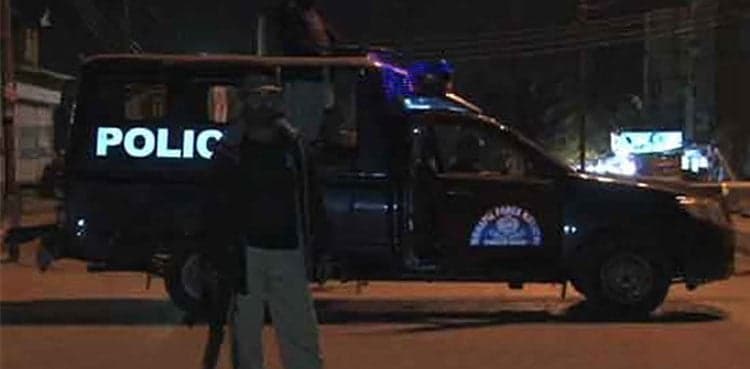 Sindh CM's protocol car upturned, policeman die, six injured