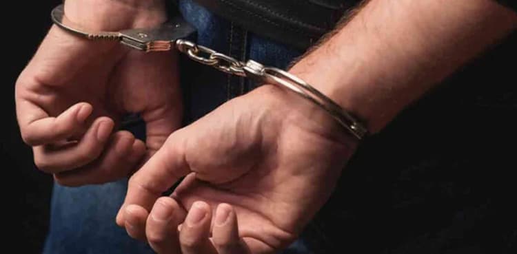 Karachi police arrest senior SBCA officer, recover millions of cash