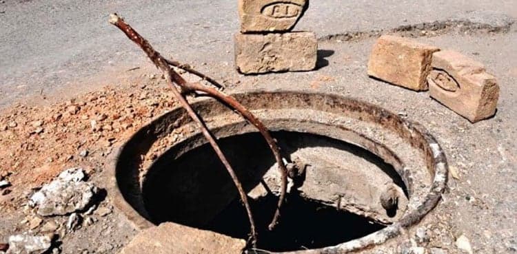 Karachi: Toddler dies after falling in uncovered manhole