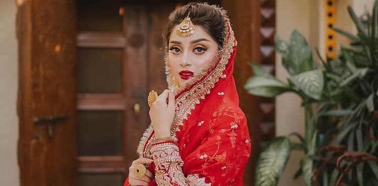 'Mohabbat bhool jaati ha...': Alizeh Shah's cryptic post grabs attention