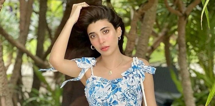Urwa Hocane takes a dig at backstabbers - Watch
