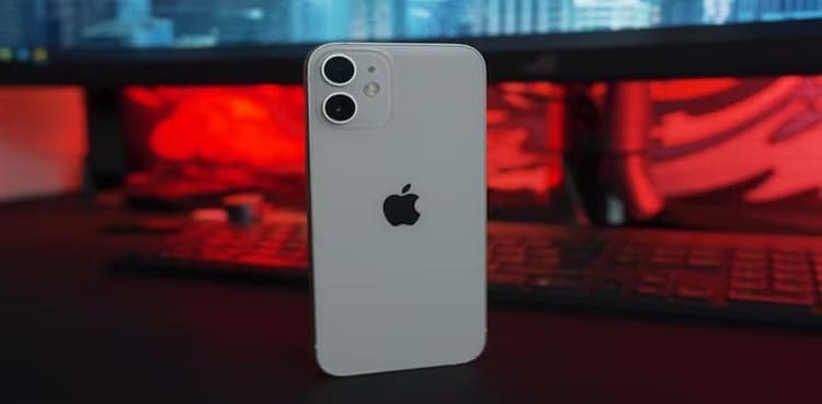 Apple set for big sales decline as investors await AI in iPhones