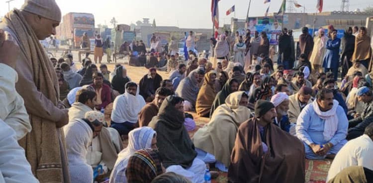 Kashmore protestors end sit-in after assurances