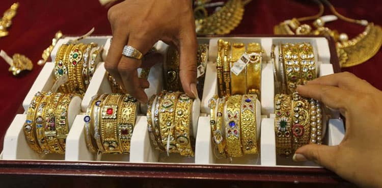 Gold prices surge in Pakistan