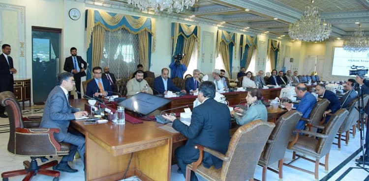 PM Kakar calls for enhanced surveillance to curb smuggling