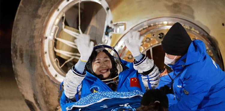 Chinese astronauts return to Earth after 'successful' mission