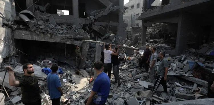 Death toll in Gaza crosses 8,000, half of them children