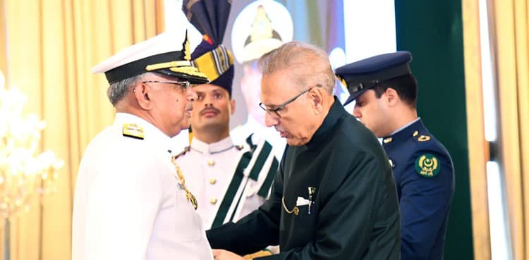President Arif Alvi confers Nishan-e-Imtiaz on new naval chief