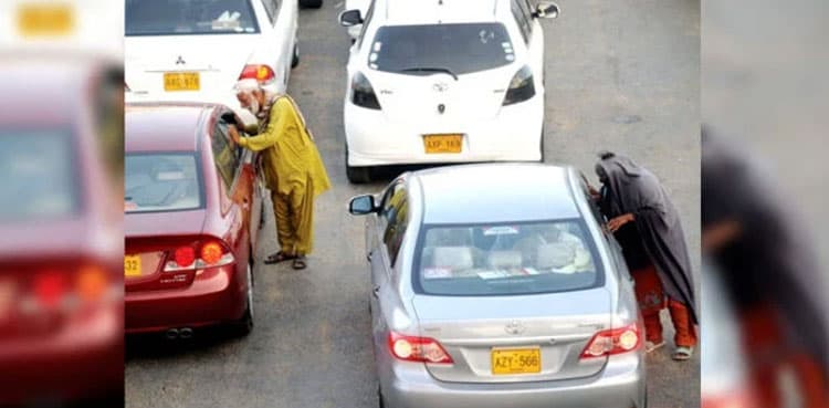 FIA to blacklist passports of ‘professional beggars’