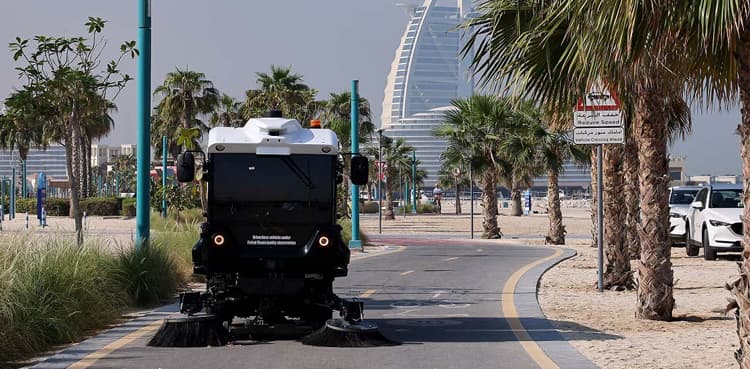 Dubai Municipality initiates testing of a self-driving electric vehicle