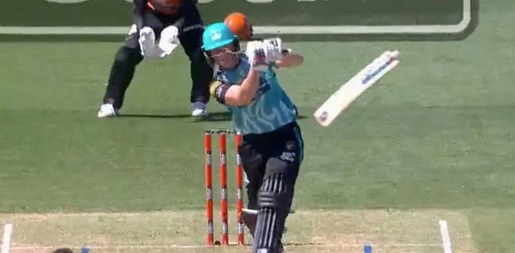 Watch: Australia's Grace Harris hits six....with broken bat