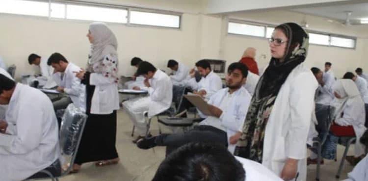 Medical colleges, govt come face to face over admissions