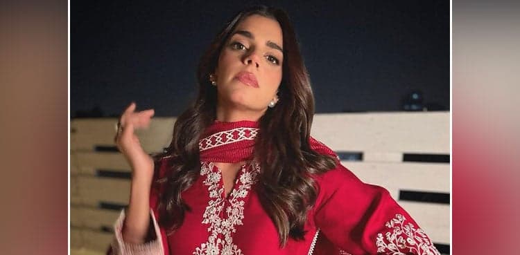 Sanam Saeed steals the show with latest post