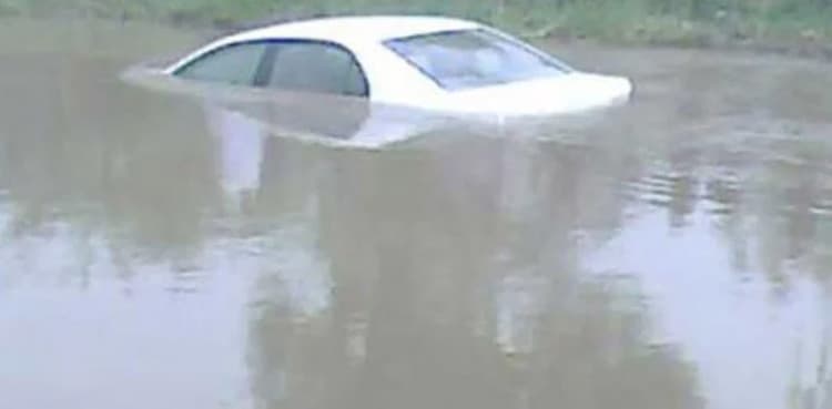 Five killed as car plunges into canal in Mailsi