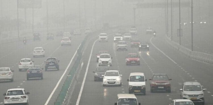 Lahore traffic police launch awareness drive to combat smog