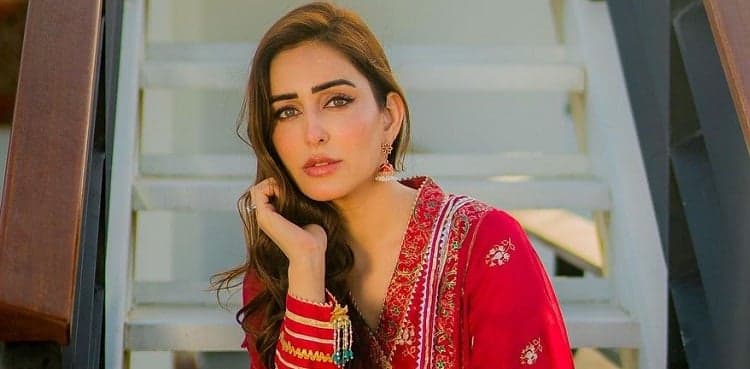 Sidra Niazi radiates elegance in new Saree look: See pics