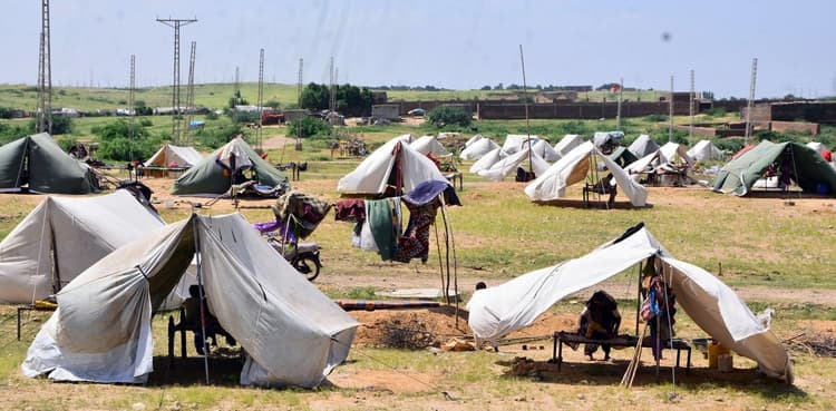 Three children die after fire erupts in Sindh flood victims' tent