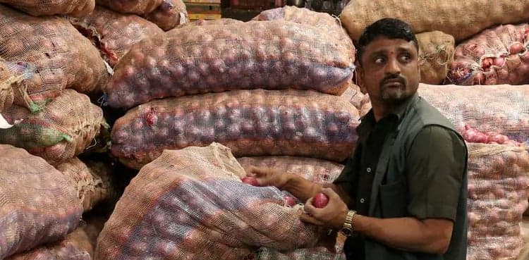 Exports cause onion price hike in country, ministry sources