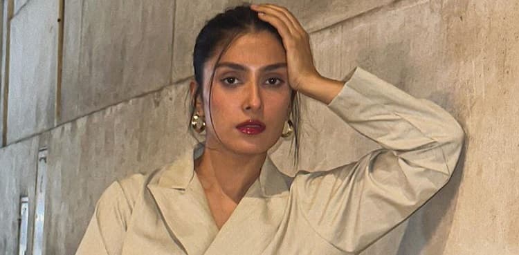 'Hum shareef kia hoay...': Ayeza Khan thanks fans for the hate and love