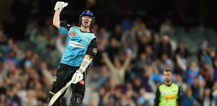 Adelaide Strikers brush aside Sydney Thunder in high-scoring BBL 2023/24 clash