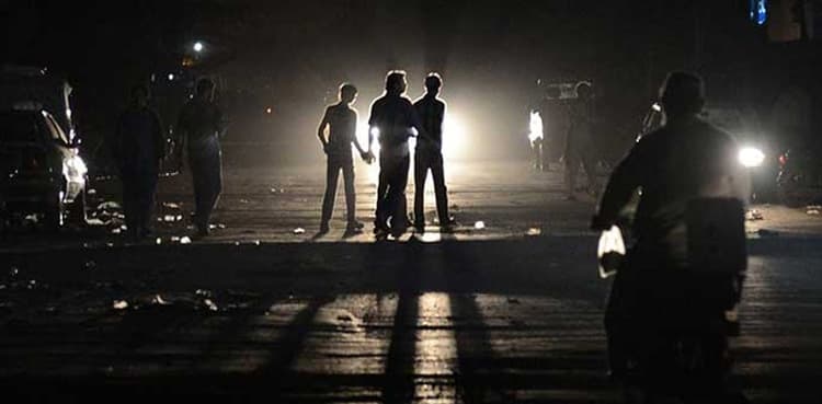 Karachi residents face prolong power outages amid scorching heat