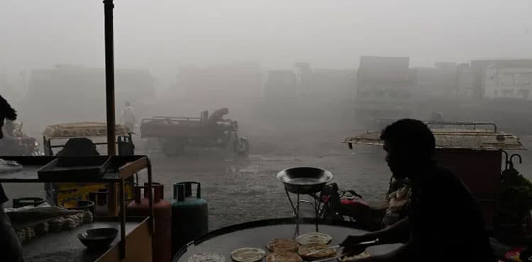 Lahore to again receive artificial rain to combat smog