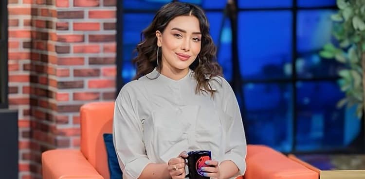 Almost everyone on TV is junior to me: Maira Khan